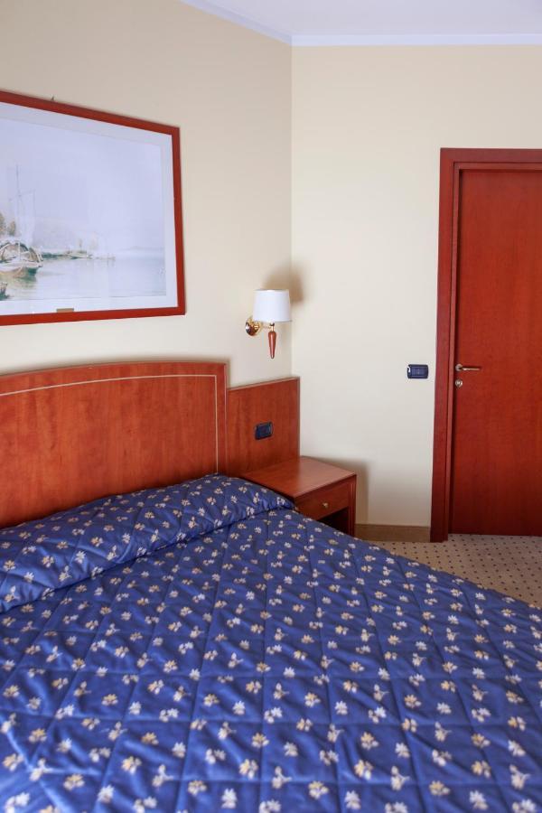 Hotel Olivo Arco Luaran gambar