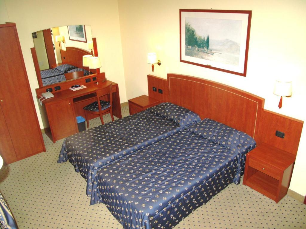 Hotel Olivo Arco Bilik gambar
