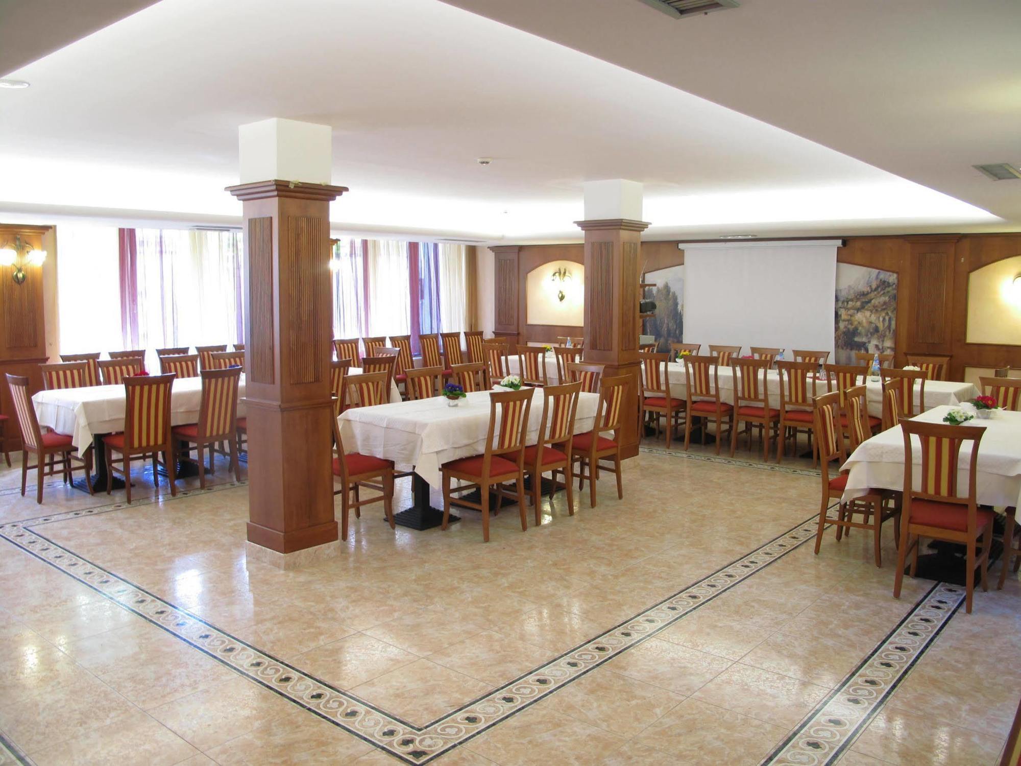 Hotel Olivo Arco Luaran gambar